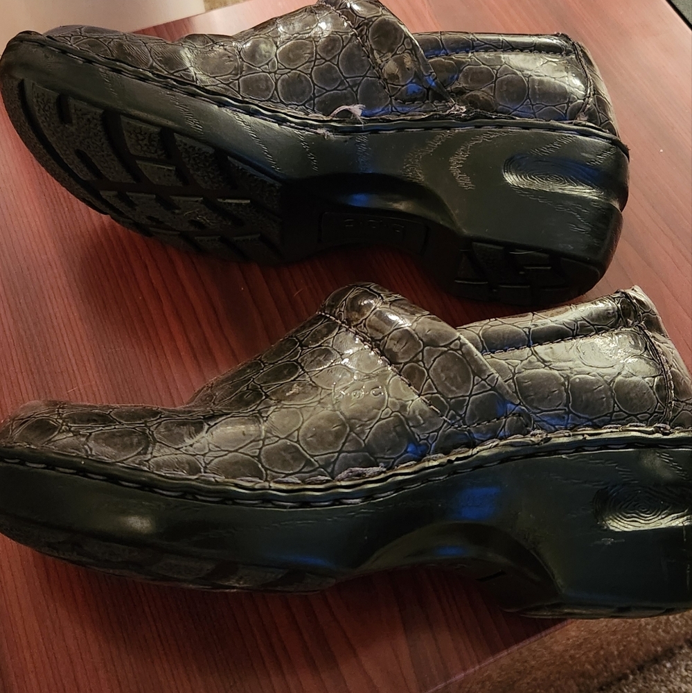 BOC Born Concepts 7M USA/38 EU Gray Croc pattern leather professional shoes EUC